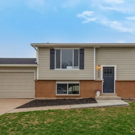 Designer Home. Lake View. Amazing Patio. Heated Swim Spa Pool & Hot Tub