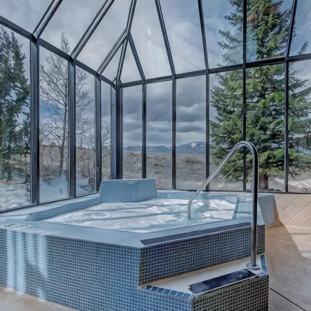 Premier Scenic Lakefront Luxury - Ski Country in the Heart of Colorado