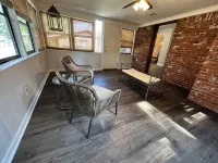 The Farm centrally located close to Hwy access - Homestays
