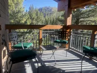 Spacious, top floor, tree views, tastefully remodeled condo, in The Village - 4-Sterne