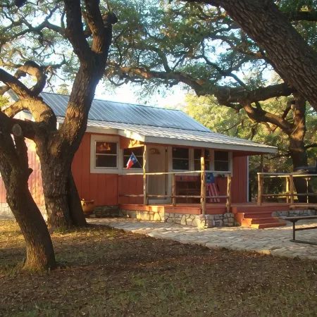 Secluded, shady river front Get-away cabin
