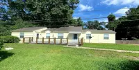 Charming Home with Sweeping Views of the MS River - 2つ星