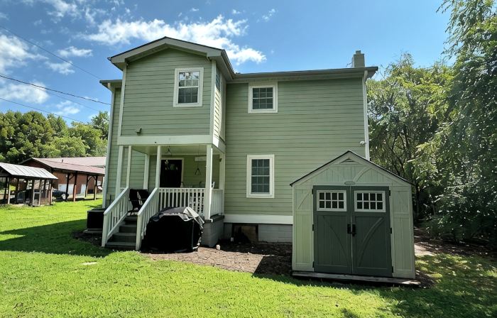 Creekside House Near Pisgah Forest Entrance and Brevard