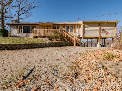 Peace of Heaven overlooking Lake Taney Como and Pointe Royale Golf course - 4-Star
