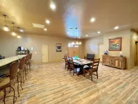 Brand New House Right on Allen St one Block from the Birdcage - Wifi