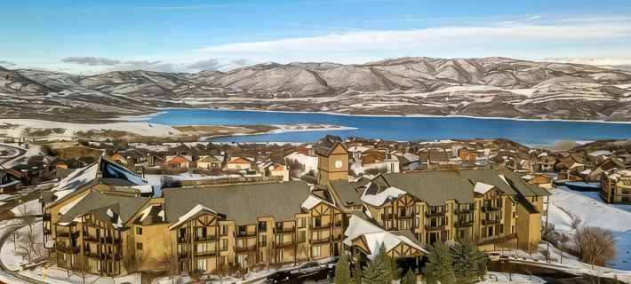 Top Floor Deer Valley Gondola Lakefront Condo- Great views Hotéis em Wasatch County