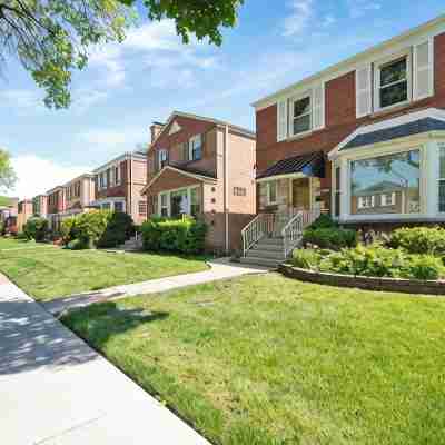 Modern Clean Private Entry Apartment • Free Street Parking • Washer & Dryer Hotel Exterior