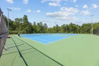 Where Relaxation Meets Home, KING Suite Retreat, 14 MINS to RDU Airport, POOL - Wifi