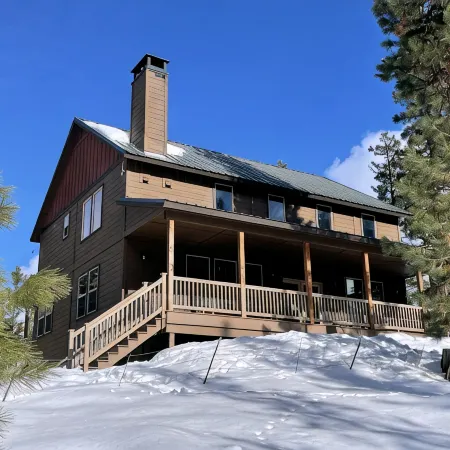 Secluded cabin on 6 acres- wood fireplace- sleeps 11