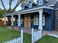 Four Bedroom Downtown Tomball Cottage - Homestays