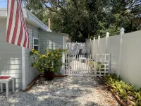 Beautiful Detached Remodeled Cottage Studio/ Downtown Palm Harbor.NON FLOOD Zone - 2-Sterne
