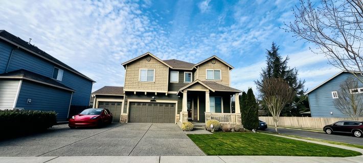 BRIGHT &  SPACIOUS MODERN HOUSE WITH GORGEOUS LANDSCAPE + ACSEATTLE Hotels in Kent