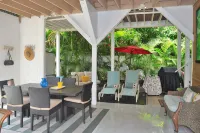 Gated cottage, 3 blocks to beach, A/C  Close to Tunnels. Lots of outdoor space - บ้านพักหลังเล็ก