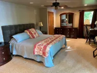 Family Fun...Lake Home,Kayaks,SUP.Pontoon Paddle Boat,Free WiF & Direct TV - 4-Star