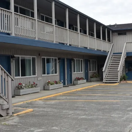 Lighthouse Cove Inn