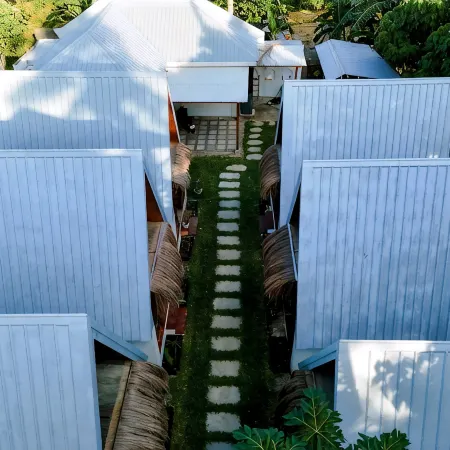 Tiny a-frame with comfortable bed, hot shower, aircon