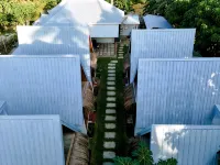 Tiny a-frame with comfortable bed, hot shower, aircon - Pensions