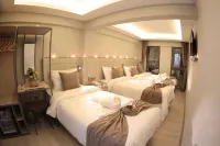 X-NELLYİ Hotel - bars