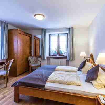 Hotel Löwen Garni Rooms