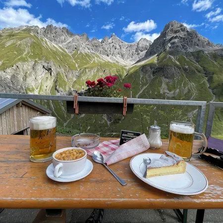 Alpenjuwel Oberstdorf – Mountain Views, Balcony & Sauna, Lift Pass, Dog Friendly