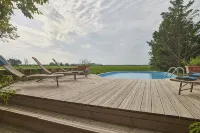 La Maison des Vendangeurs , Gîte with swimming pool and bicycles - Swimmingpools