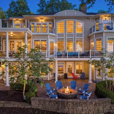 Lake Daze - Incredible 8 Bedroom Lake Gaston 5-star Boat included in rental