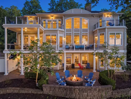 Lake Daze - Incredible 8 Bedroom Lake Gaston 5-star Boat included in rental - 4-Star