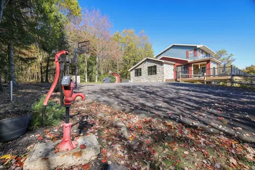 Fall Foliage Mountainside Views, Minutes to Jim Thorpe, Hot Tub & Game Room - Boutique