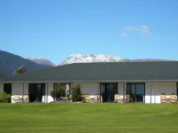 Heritage Park Lodge Hotel di 