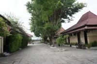 Hotel Mitra Inn Hotels near Surya Taman Wisata