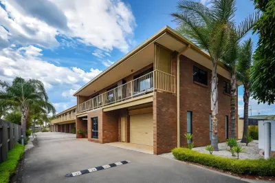 Allambi Holiday Apartments Hotels near The Griffiths Sea Shell Museum and Marine Display
