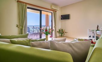 Nanakis Beach Luxury Apartments