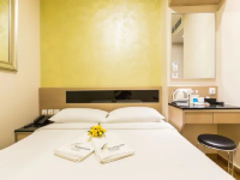 Fragrance Hotel - Ocean View Hotels near National University of Singapore