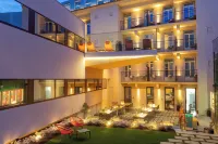 Arts Hotel Porto, Tapestry Collection by Hilton Hotels near Lorenzo&Mor Sunset