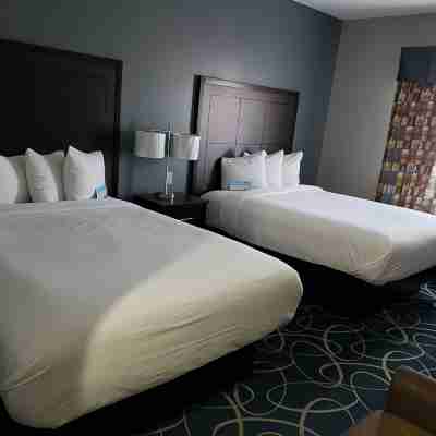 Days Inn & Suites by Wyndham Cleburne TX Rooms