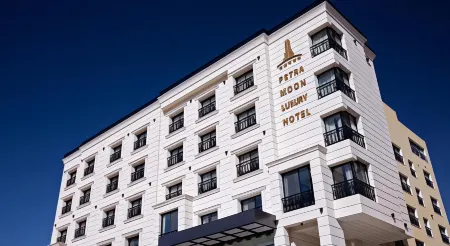 Petra Moon Hotel