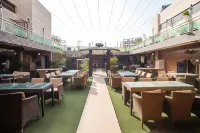 Palm Tree Hotel & Restaurant