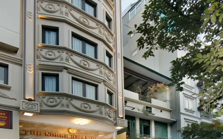 Hanoi Center Silk Premium Hotel