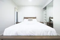 Modern apt in heart of the city Hotels in Turner