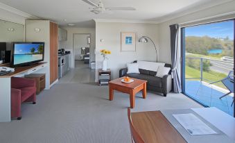 Whangaparaoa Lodge