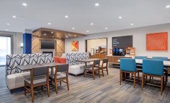 Holiday Inn Express & Suites Terre Haute