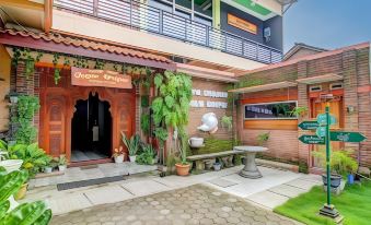 OYO 93736 Homestay Joglo Dephis Syariah