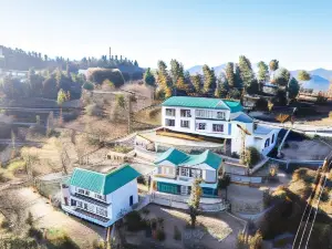 Shree Parijat Resort at Mukteshwar Hill Station with Himalayan View