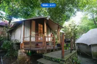Oak Tree Glamping Resort 巴圖住宿飯店