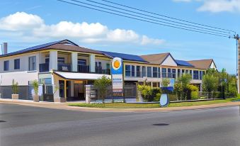 Coast Motel and Apartments