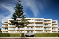 Seashells Scarborough Hotels near Scarborough Beach