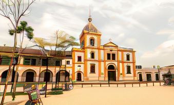 La Casa Amarilla