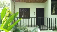 Riverside Apartments - Walk to the Beach in Santa Teresa! Newly Renovated!