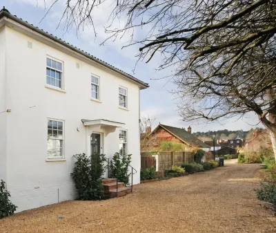 Montpellier House, Centrally Located, Large Garden