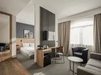 Radisson Hotel & Spa Gyumri Các khách sạn gần Frunzik Mher Mkrtchyan statue